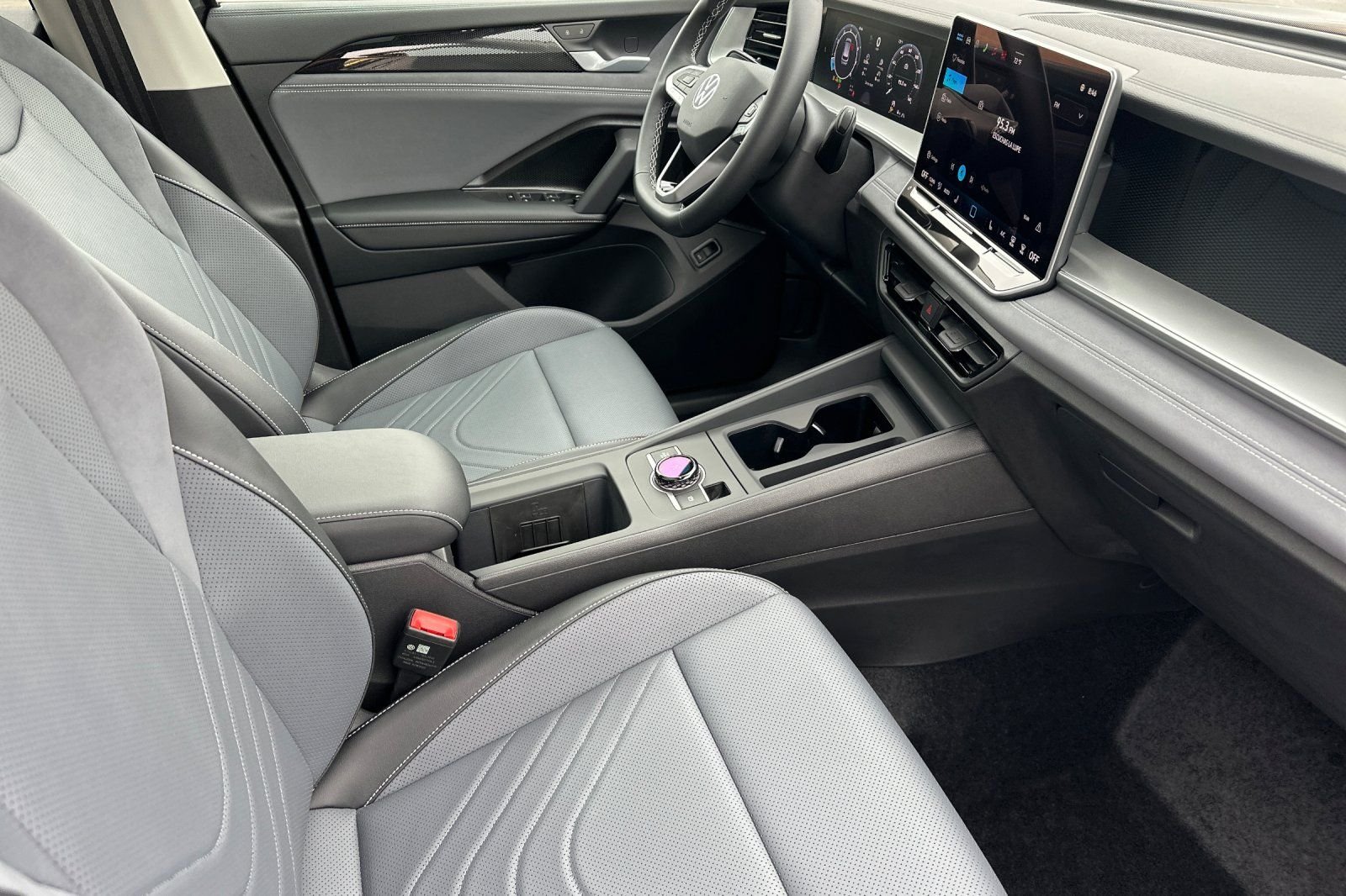New 2026 Deep Black Pearl Volkswagen 2.0T SE image 16