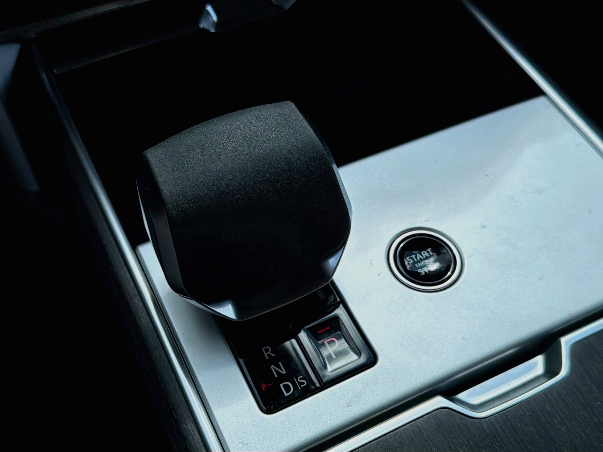 New 2026 Fuji White Land Rover SE image 30