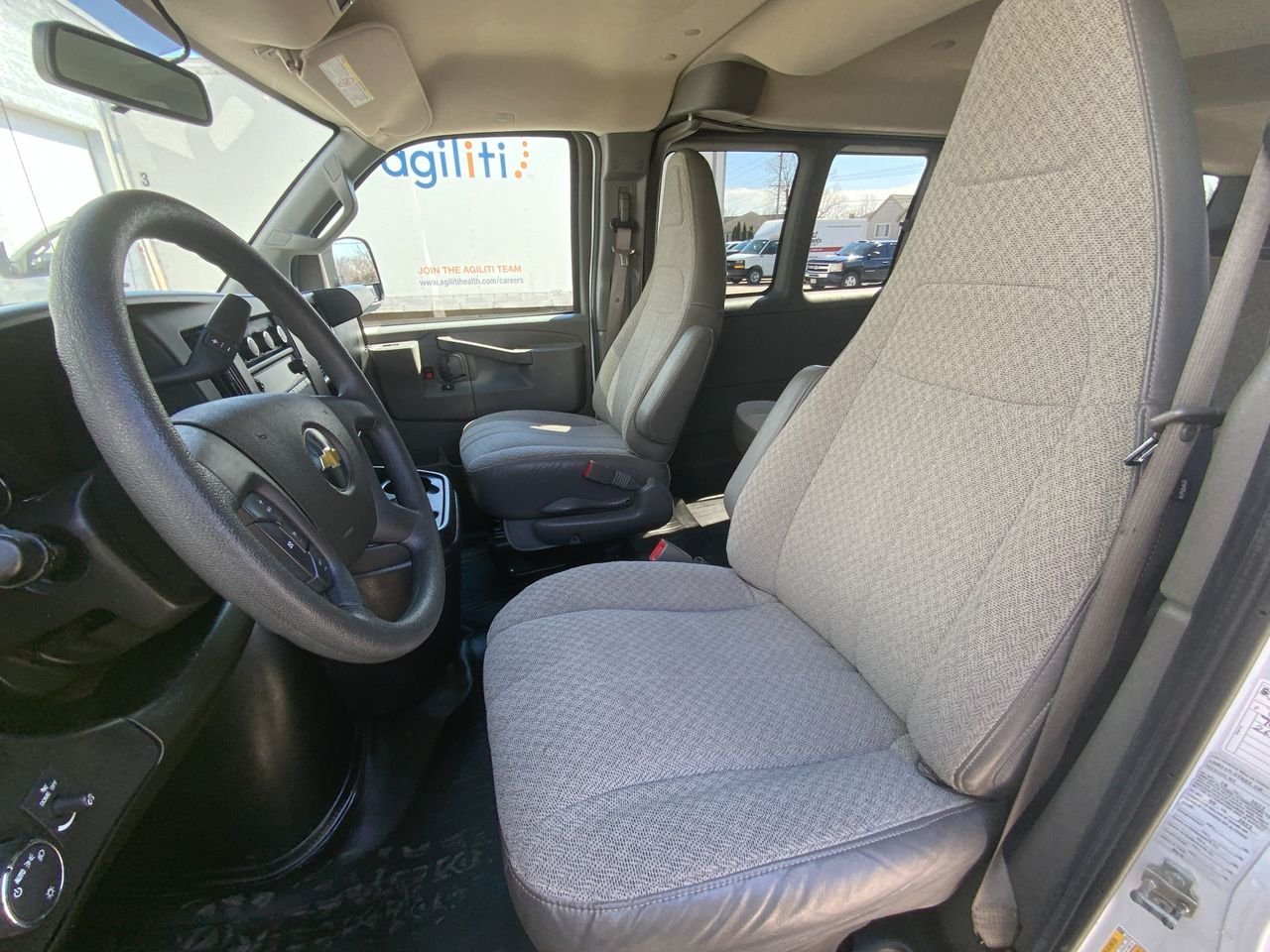 2022 Chevrolet Express Passenger LS - Photo 32