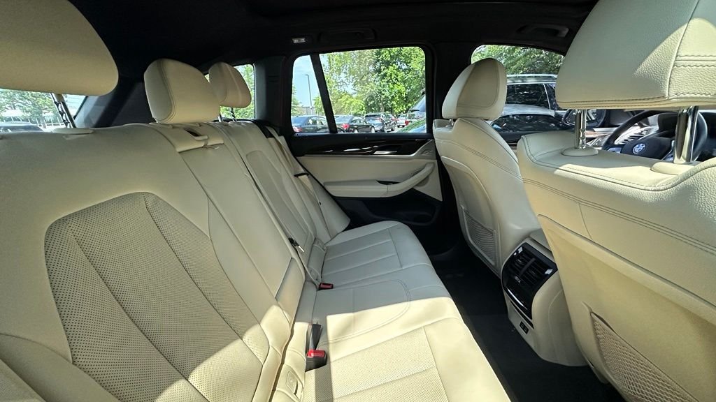 Used 2022 Black Sapphire Metallic BMW xDrive30i image 7