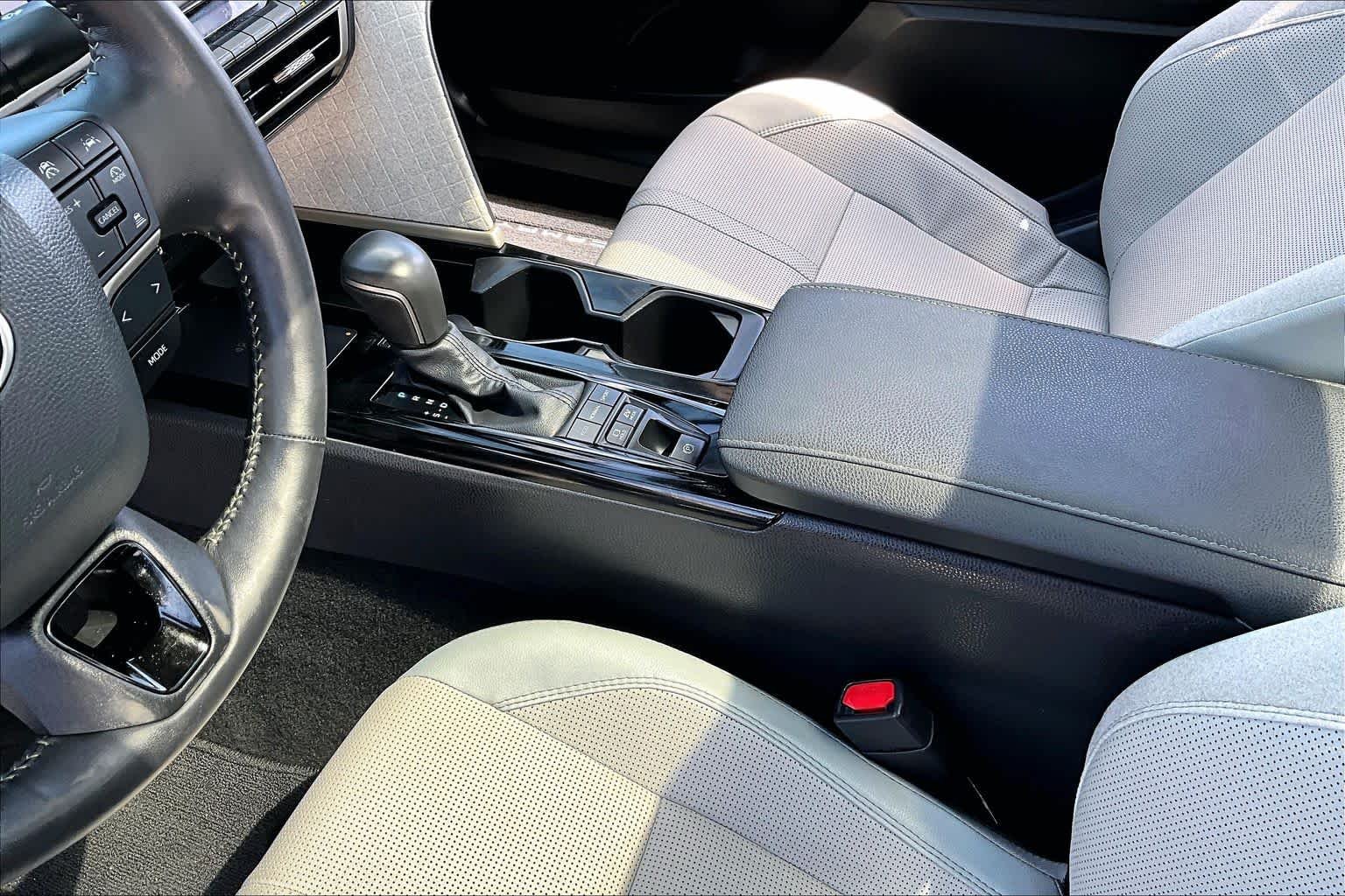 Used 2025 UNDERGROUND Toyota XLE image 17
