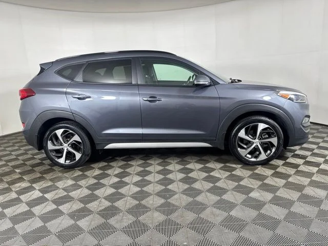 Used 2018 Gray Hyundai Value image 2