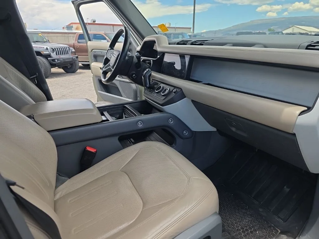 Used 2020 Green Land Rover HSE image 14