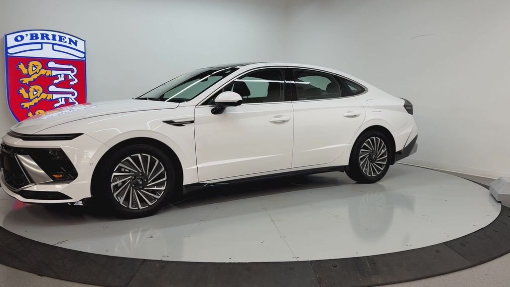 Used 2024 White Hyundai Limited image 8
