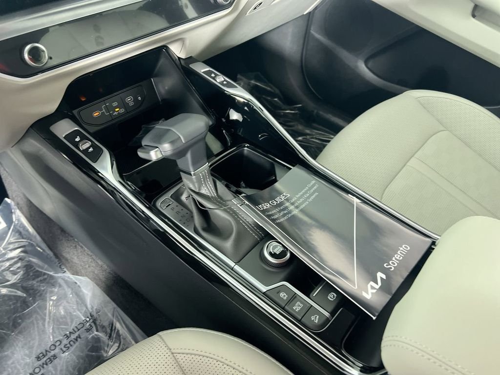 New 2026 Glacial White Pearl Kia SX image 23