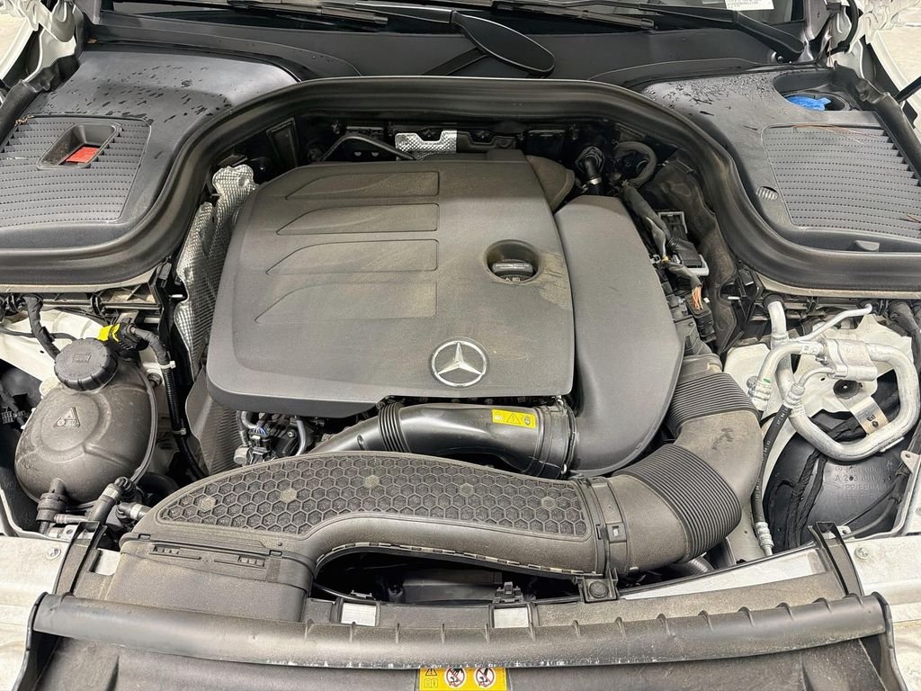 Used 2022 White Mercedes-Benz GLC 300 image 29