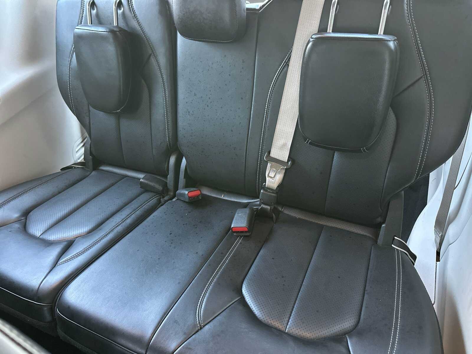 Used 2023 Silver Mist Clearcoat Chrysler Touring L 4D Passenger Van image 17