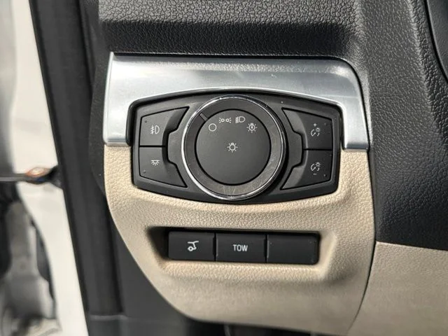 Used 2018 White Ford Limited image 13