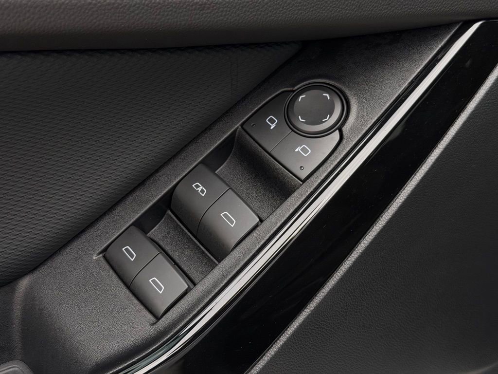 2026 Chevrolet Equinox LT - Photo 18