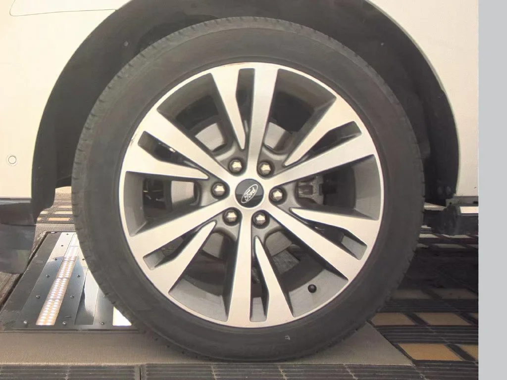 Used 2020 White Metallic Ford Limited image 7