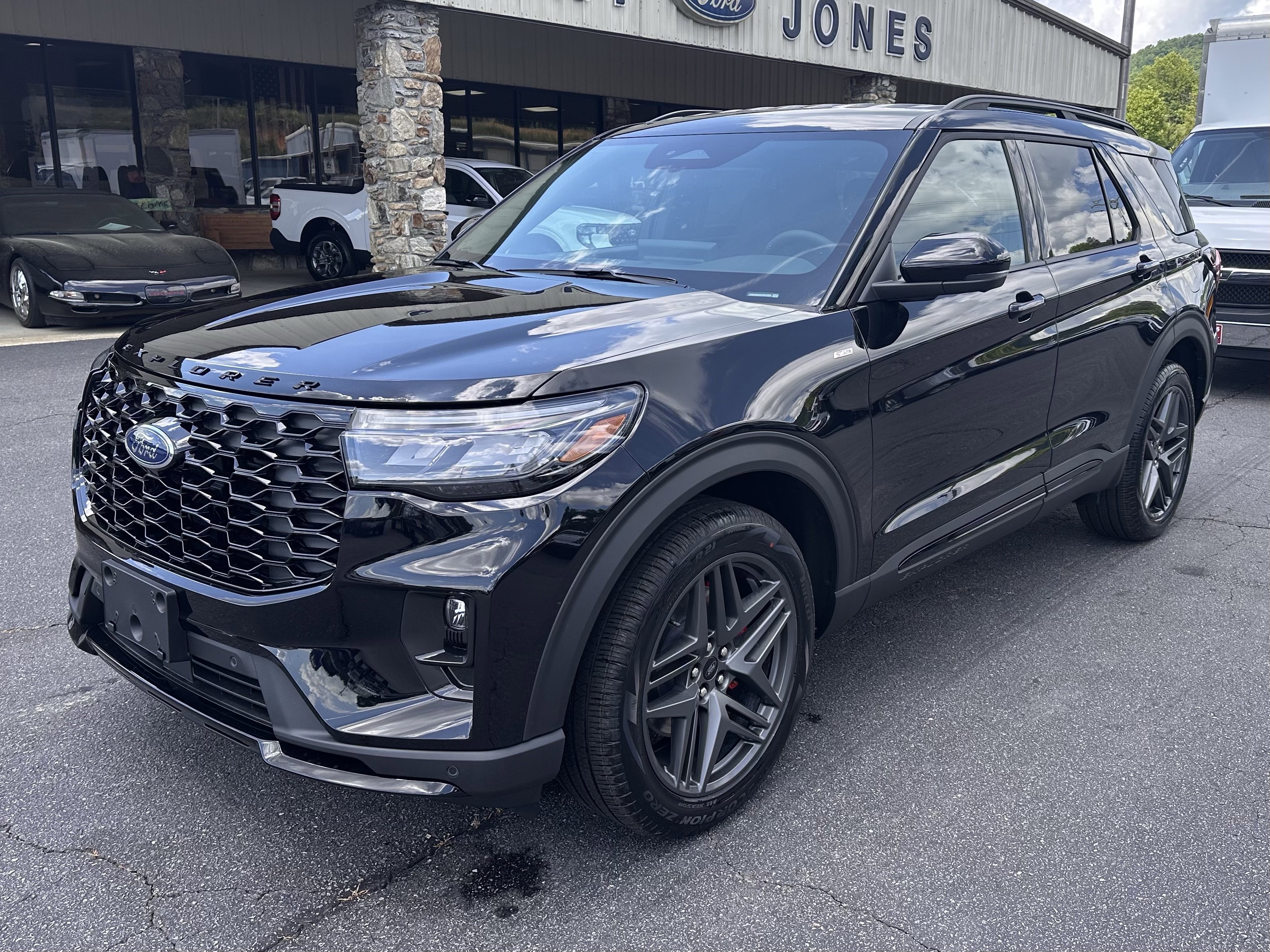 New 2026 Agate Black Metallic Ford ST-Line image 2