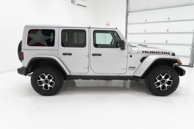 Used 2022 Silver Zynith Clearcoat Jeep Unlimited Rubicon image 4