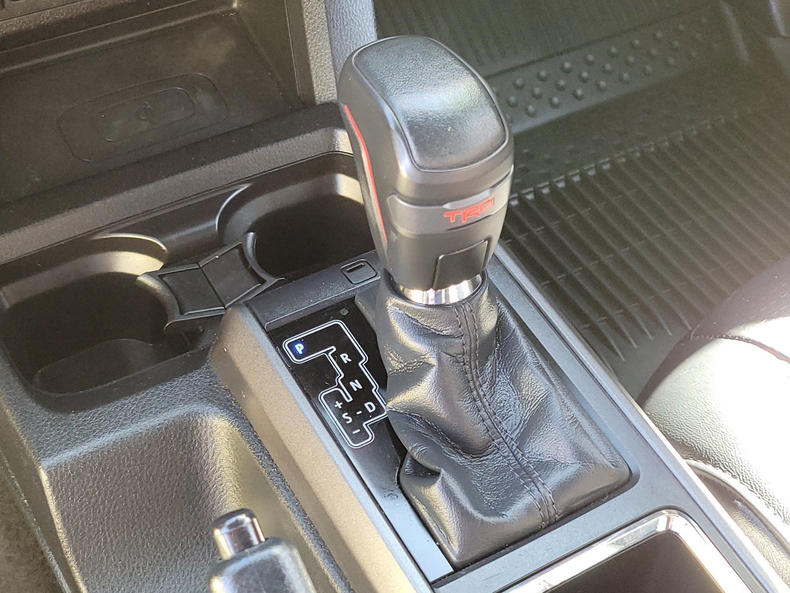 Used 2018  Toyota  image 21