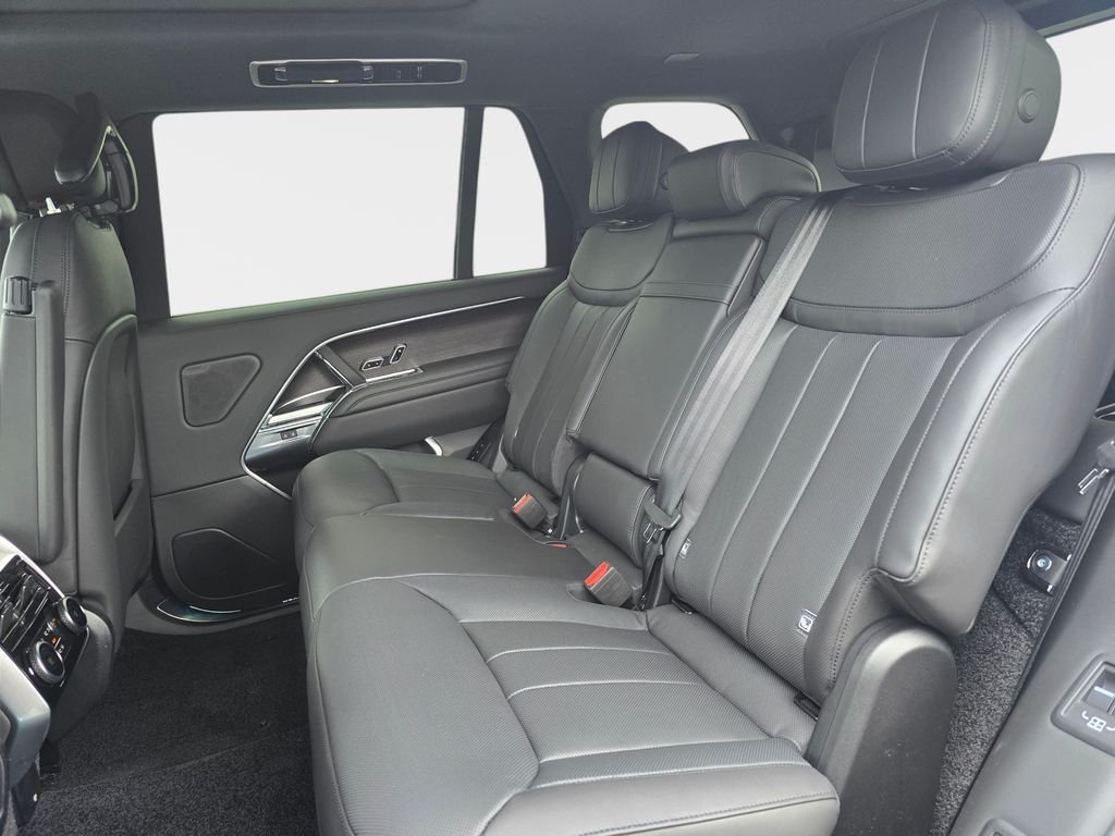 New 2026 Fuji White LAND ROVER SE LWB 7-Seats / V8 image 13