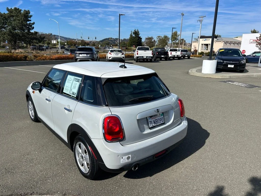Used 2015 White MINI Base image 5