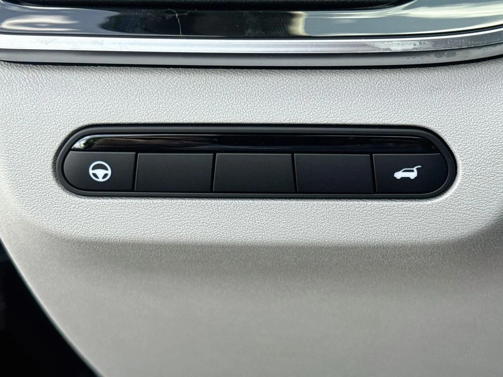 New 2027 MINERAL BLACK INFINITI Luxe FWD image 10