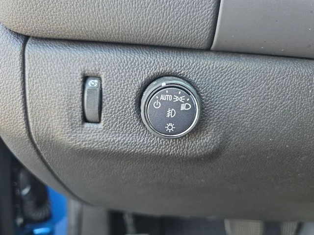Used 2022 Blue Chevrolet LT image 27