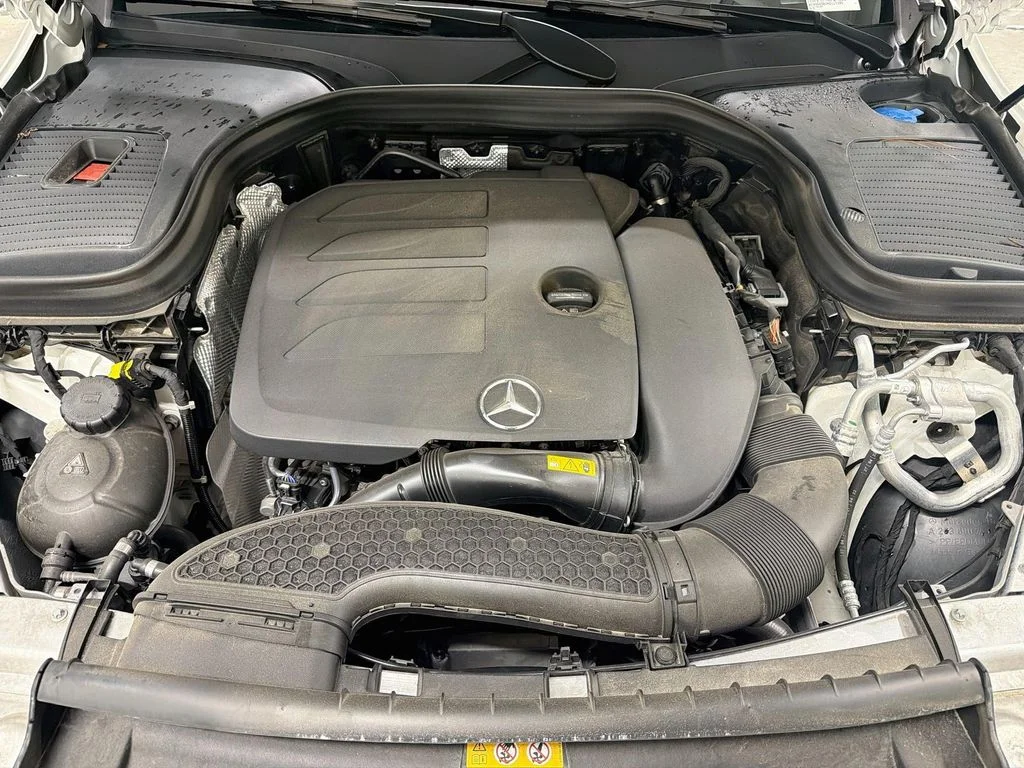 Certified Used 2022 Polar White Mercedes-Benz GLC 300 image 29