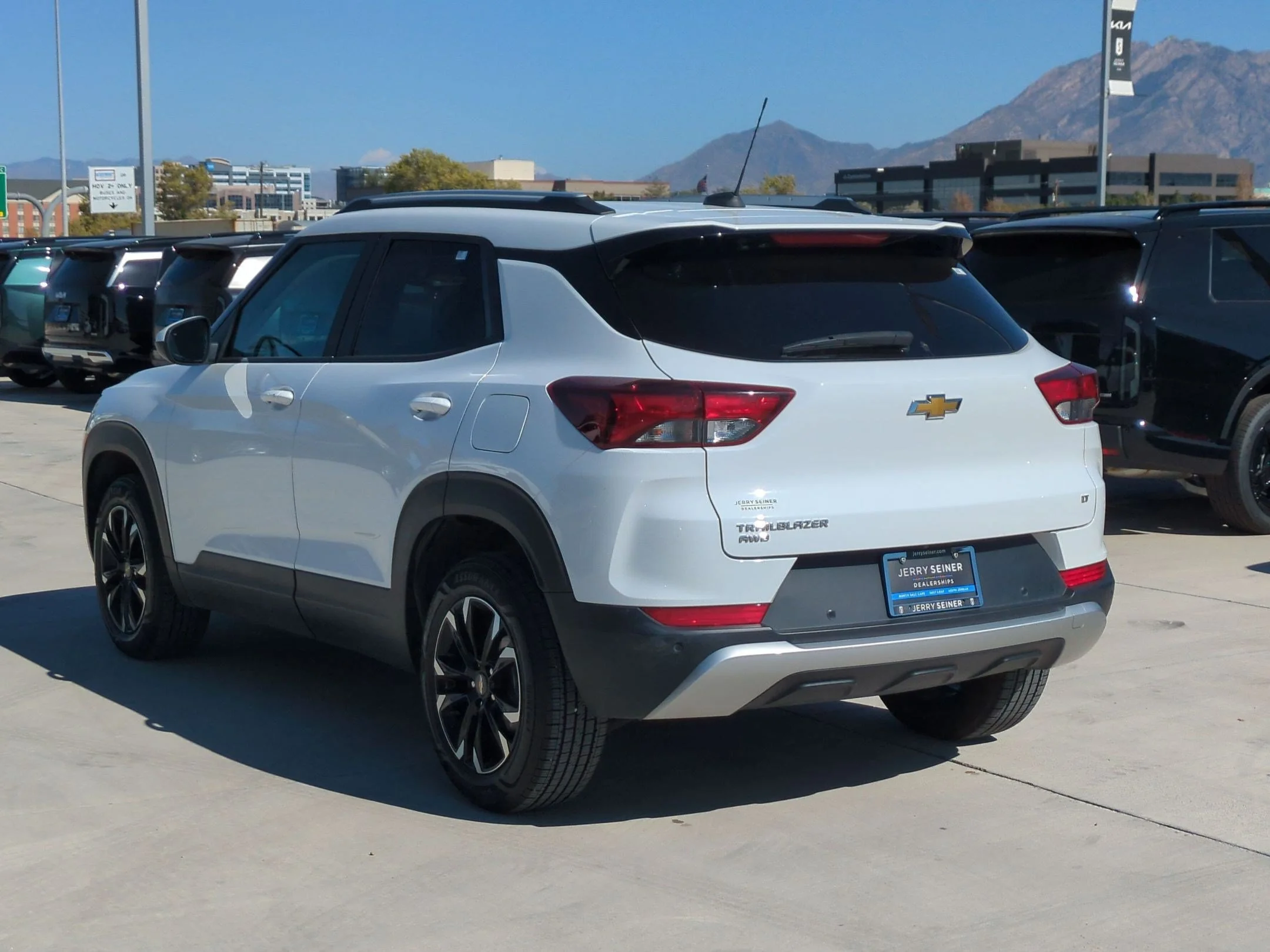 Used 2022 Summit White Chevrolet LT image 4