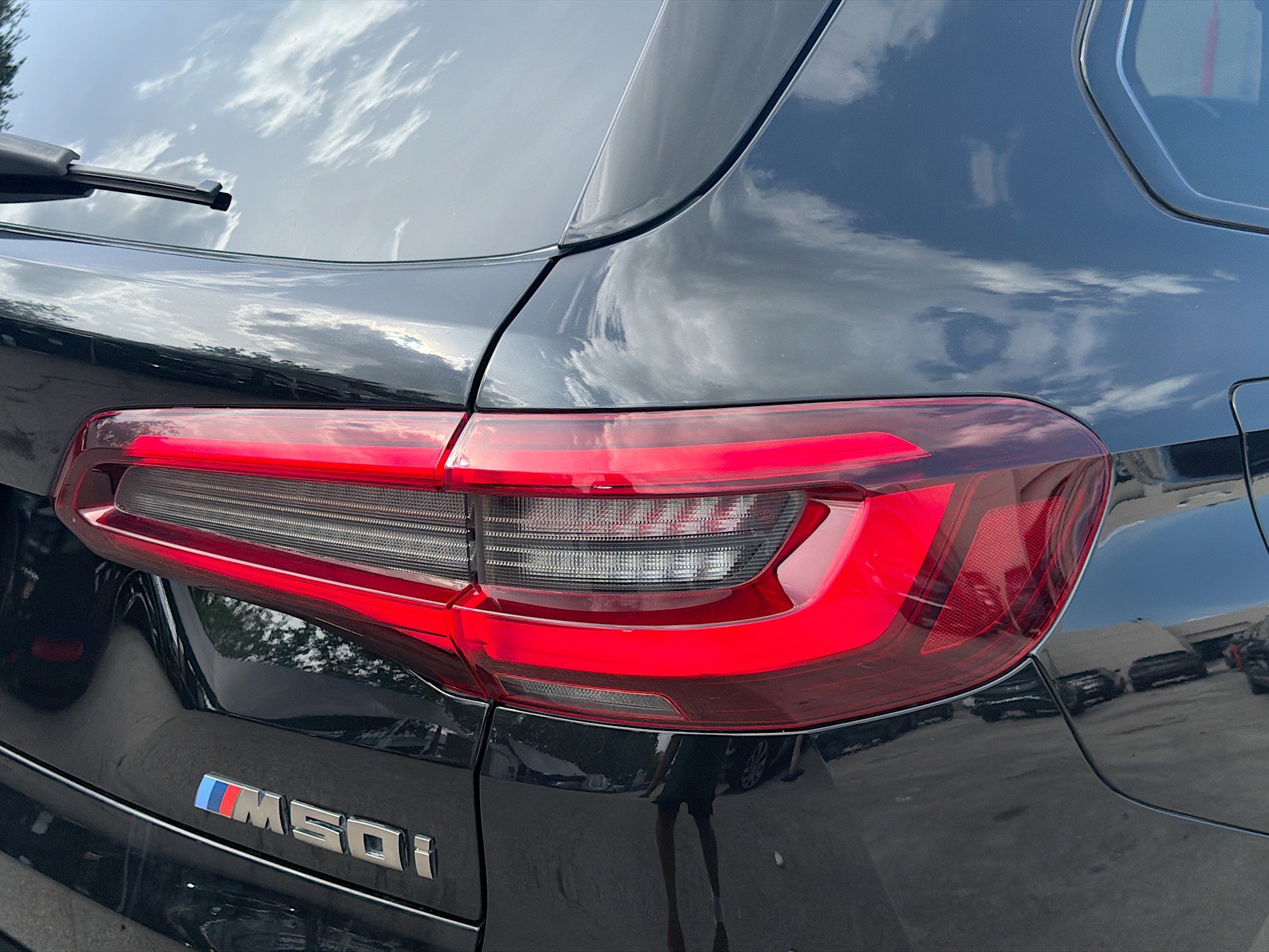 Used 2021 Black Sapphire Metallic BMW M50i image 25