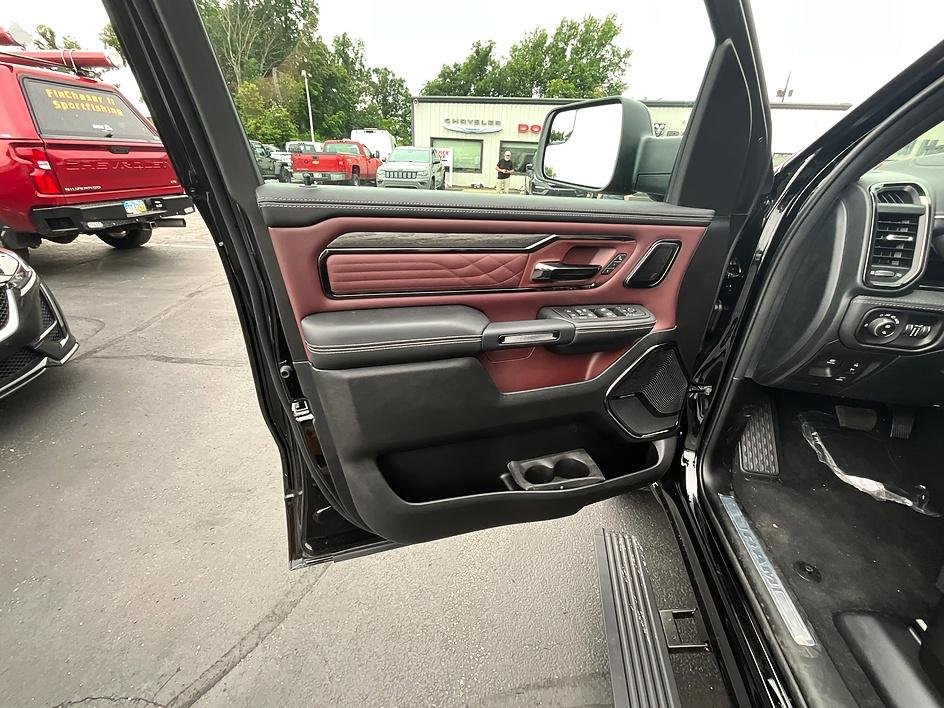 New 2026 Diamond Black Crystal Pearl-Coat Exterior Paint RAM Limited image 9