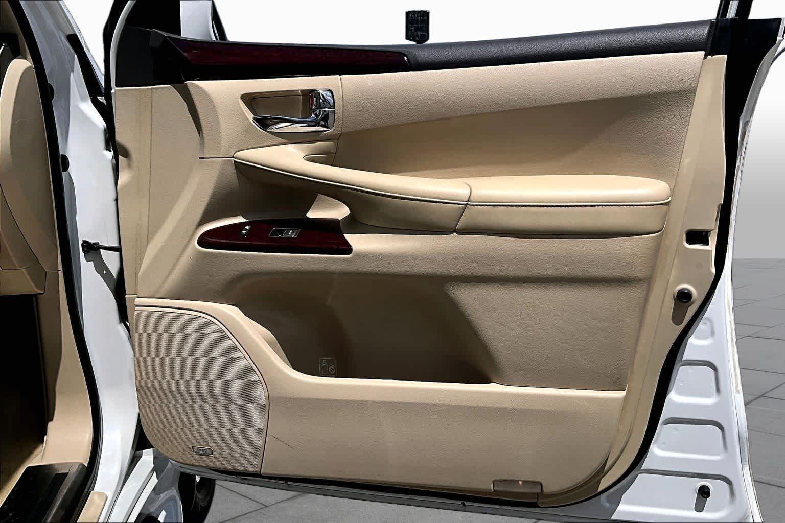 Used 2014 Starfire Pearl Lexus  image 20