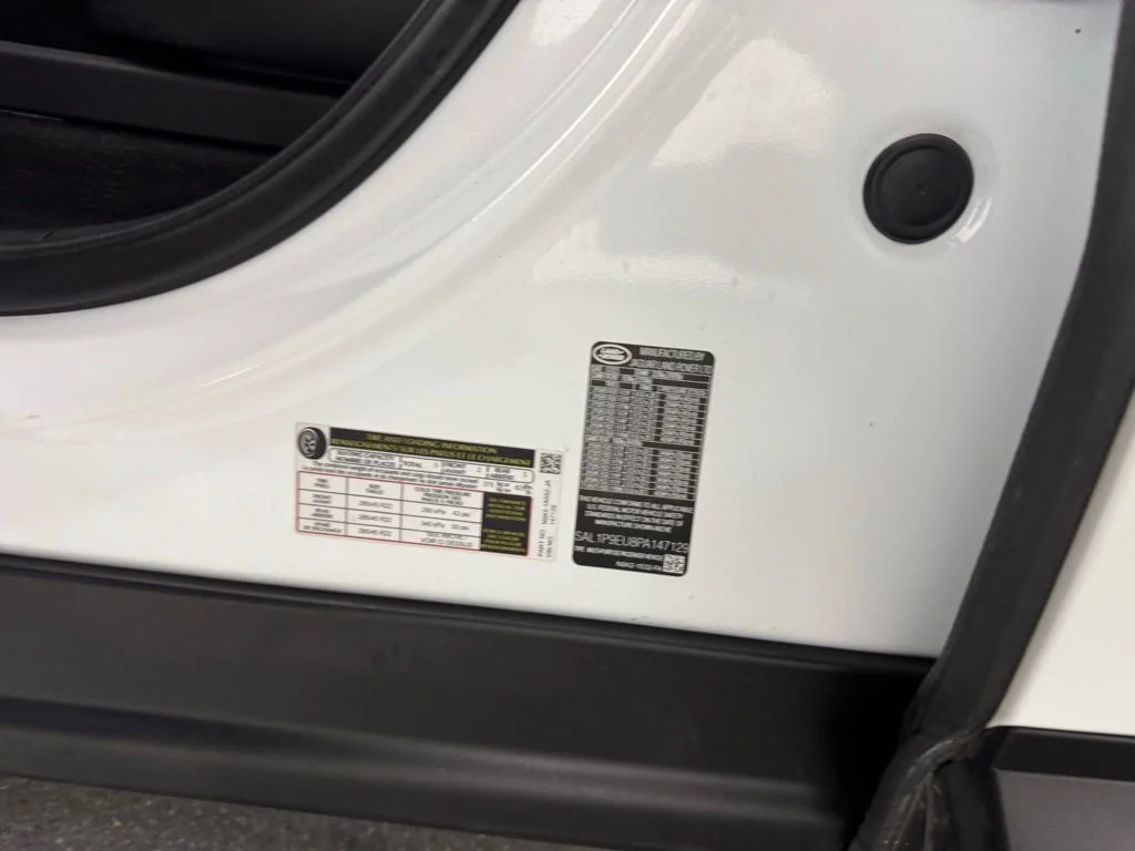 Used 2023 Fuji White Land Rover SE image 33