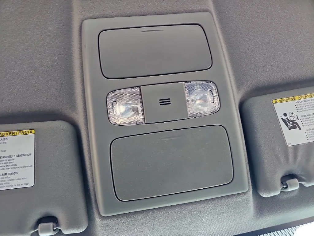 Used 2015 White Toyota Base image 29