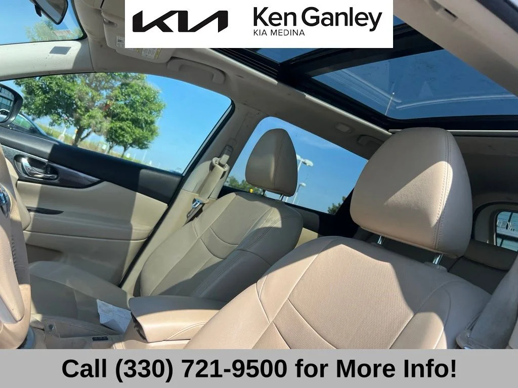 Used 2015 White Nissan SL image 11