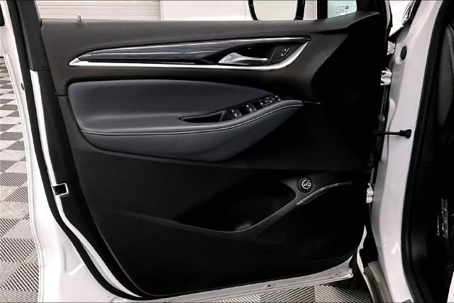 Used 2023 Summit White Buick Essence image 19