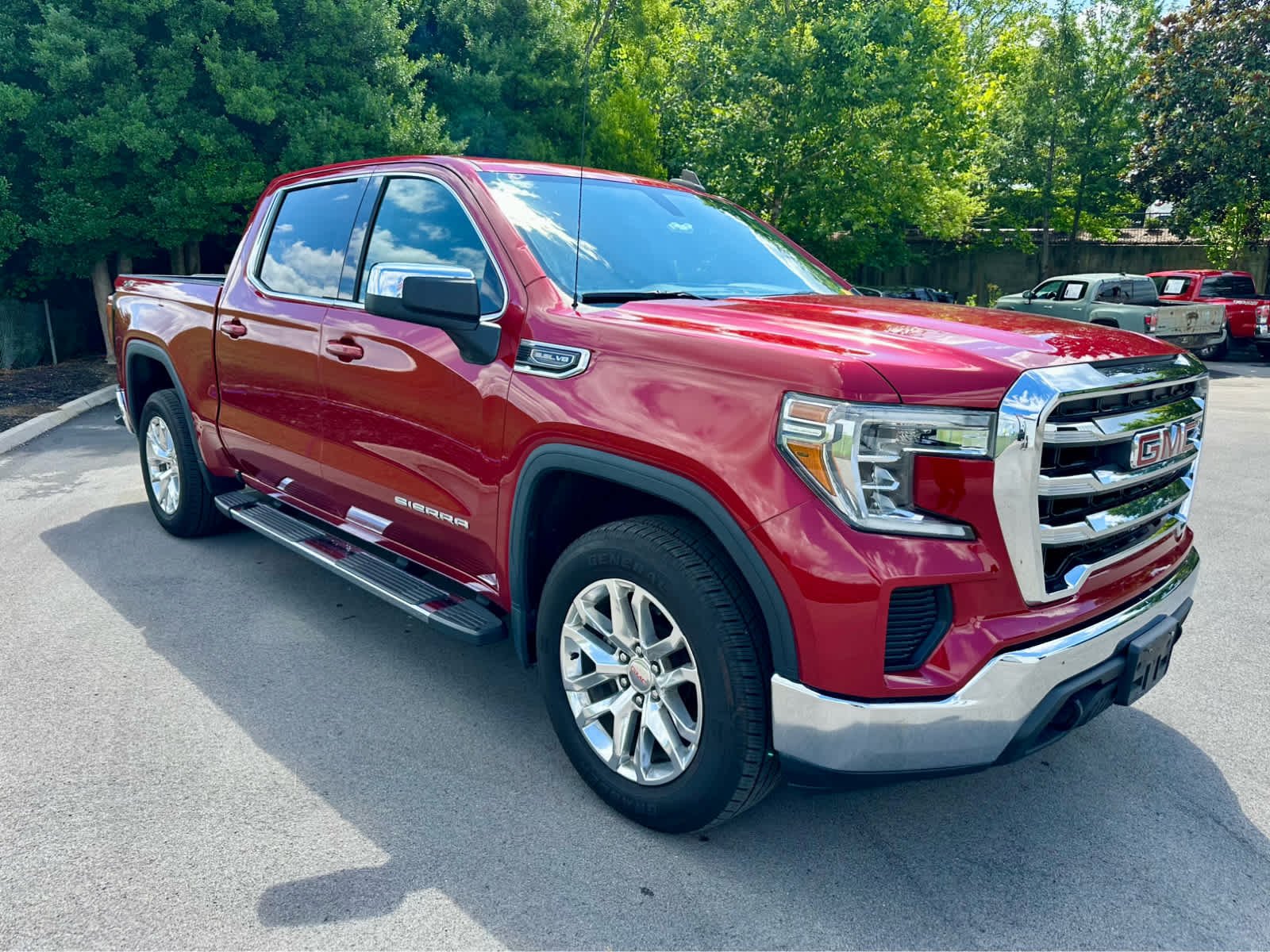 Used 2020 Red Quartz Tintcoat GMC SLE image 3