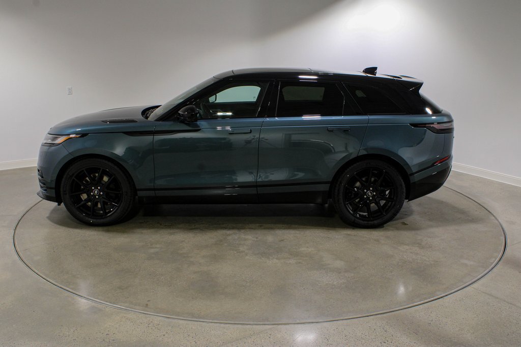 Certified Used 2026 Giola Green Metallic Land Rover Dynamic SE image 2