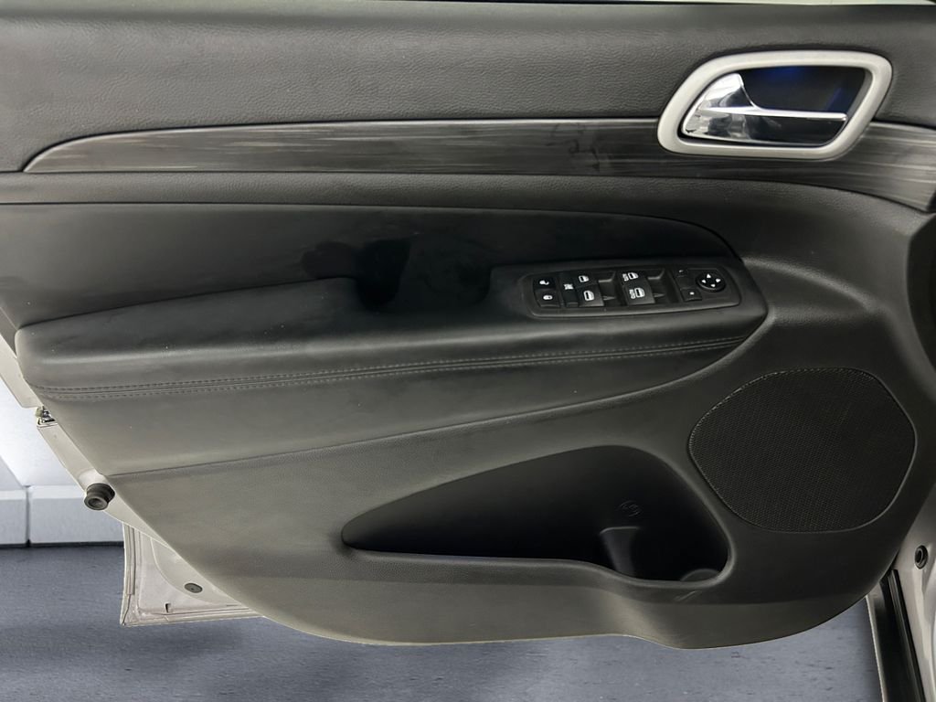 Used 2021 Silver Jeep Laredo E image 12