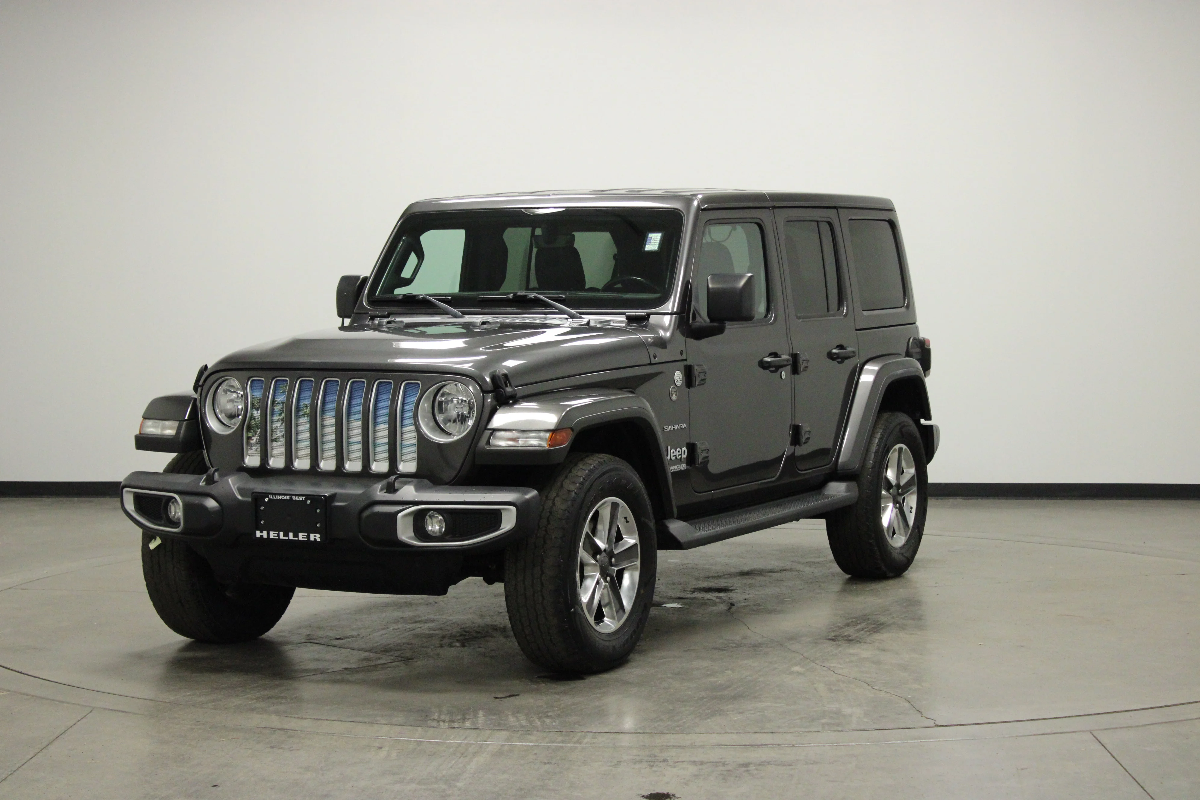 Used 2021 Granite Crystal Metallic Clearcoat Jeep Sahara image 4