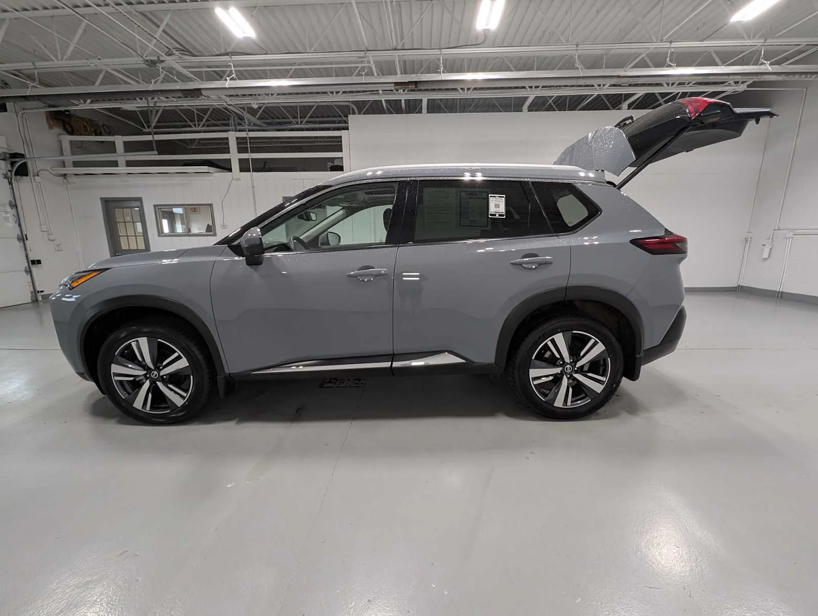Used 2021 BOULDER GRAY PE Nissan SL image 12