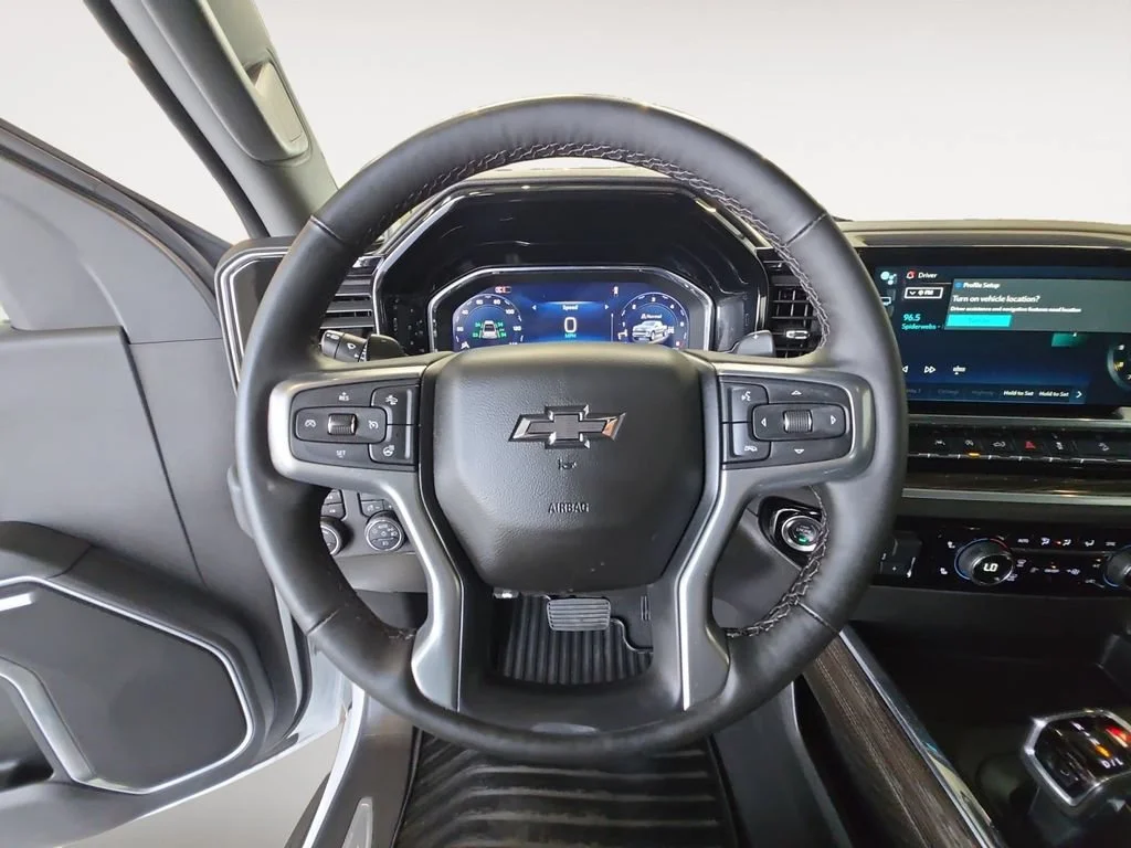 Used 2025 Summit White Chevrolet RST image 13