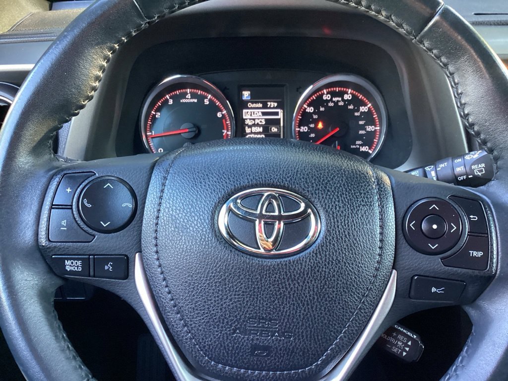 Used 2017 White Toyota SE image 17