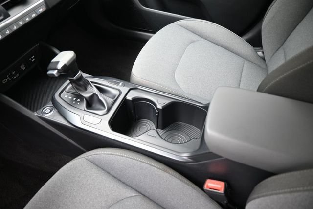 Used 2025 White Kia LXS image 31