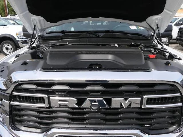 New 2026 Bright White Clear-Coat Exterior Paint RAM TRADESMAN image 27