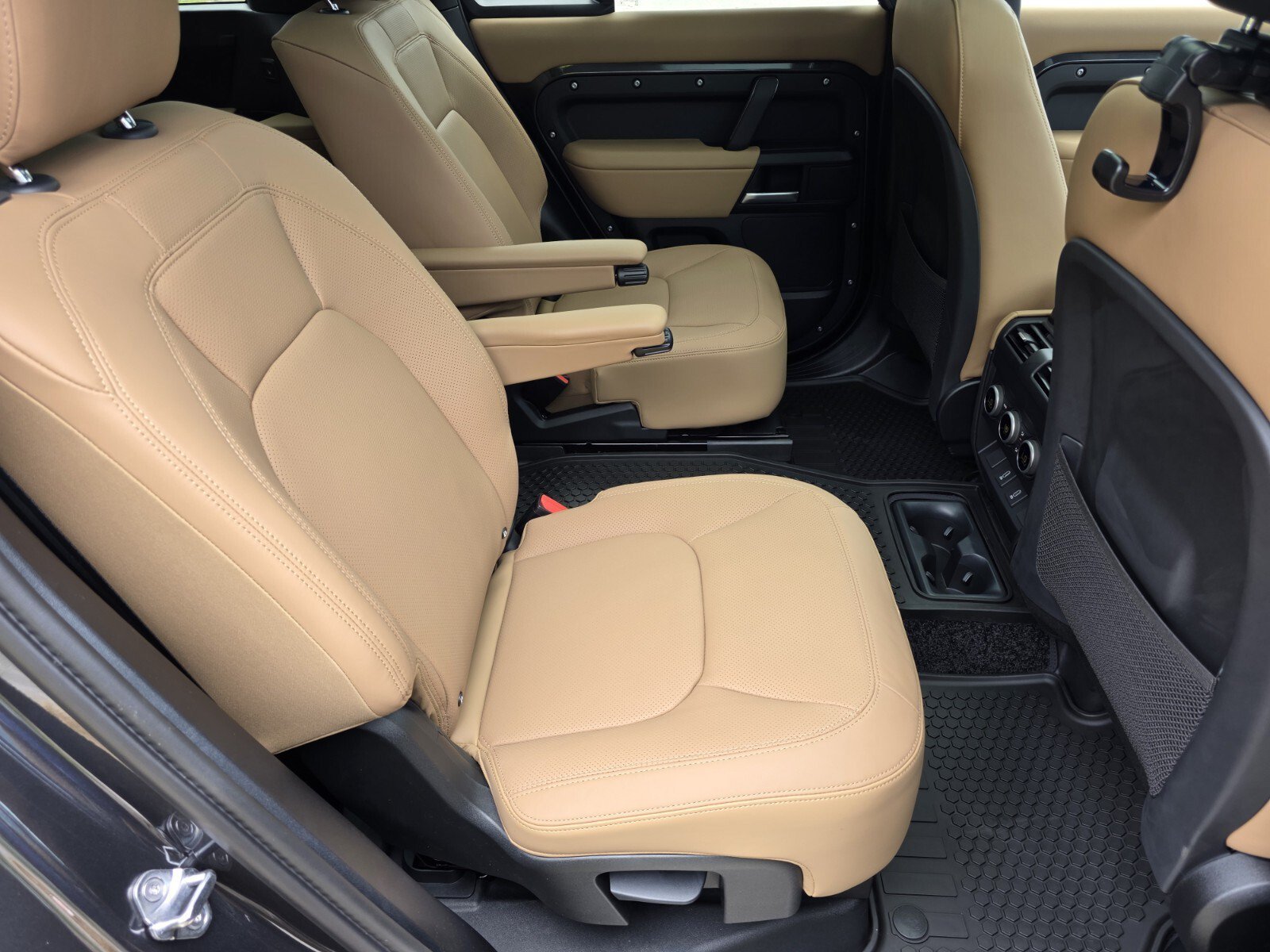 New 2026 Carpathian Grey Land Rover P400 X-Dynamic SE image 5