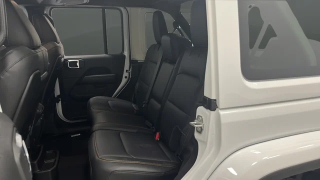 New 2026 Bright White Clear-Coat Exterior Paint Jeep Sahara image 32