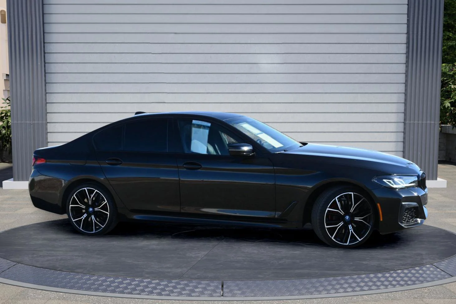 Used 2022 Black Sapphire Metallic BMW 530e iPerformance image 3