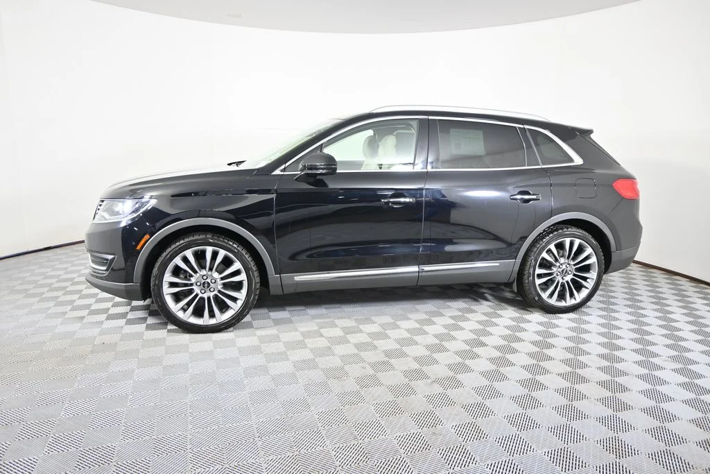 Used 2016 Black Lincoln Reserve image 2