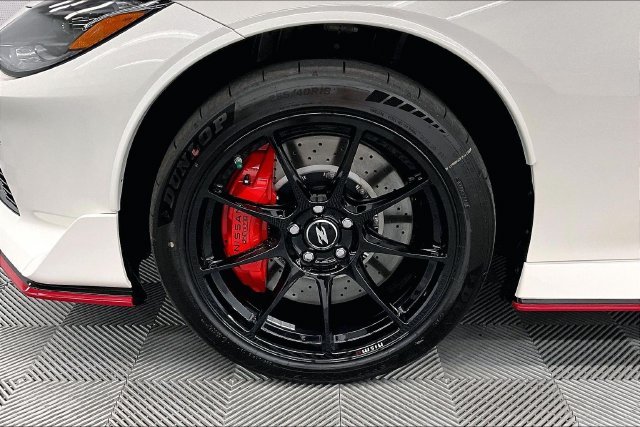 New 2027 Pearl White TriCoat/ Super Black Two Tone Nissan NISMO image 13