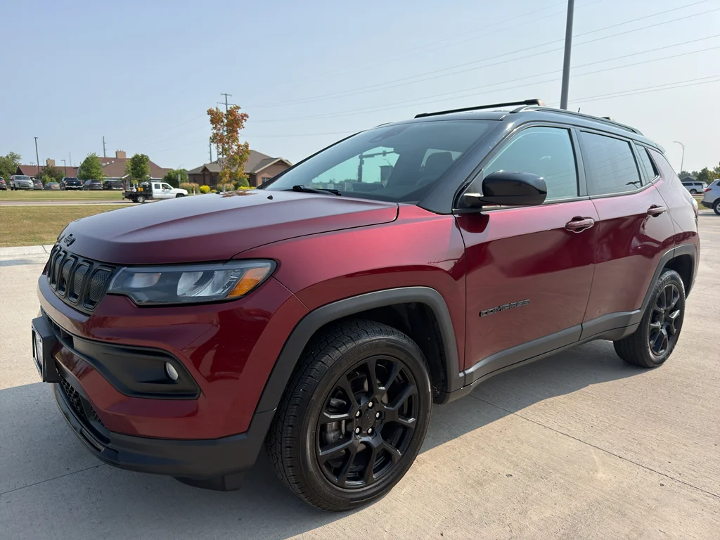 Used 2022 Velvet Red Pearl Jeep Altitude image 2