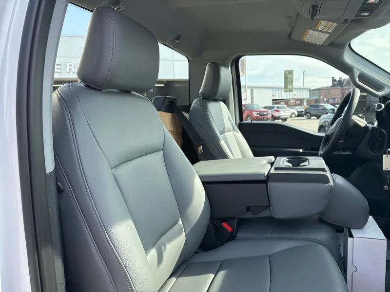 2025 Ford F-550 Super Duty Chassis Cab XL - Photo 8