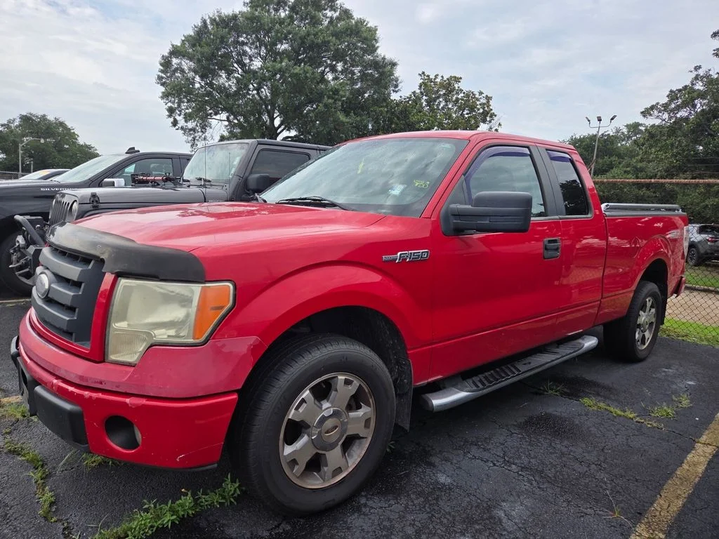 Used 2009 Red Ford  image 1