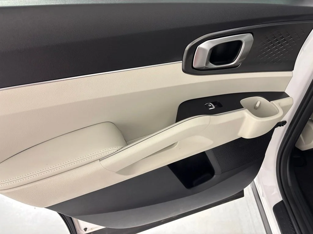 New 2026 White Kia S image 22