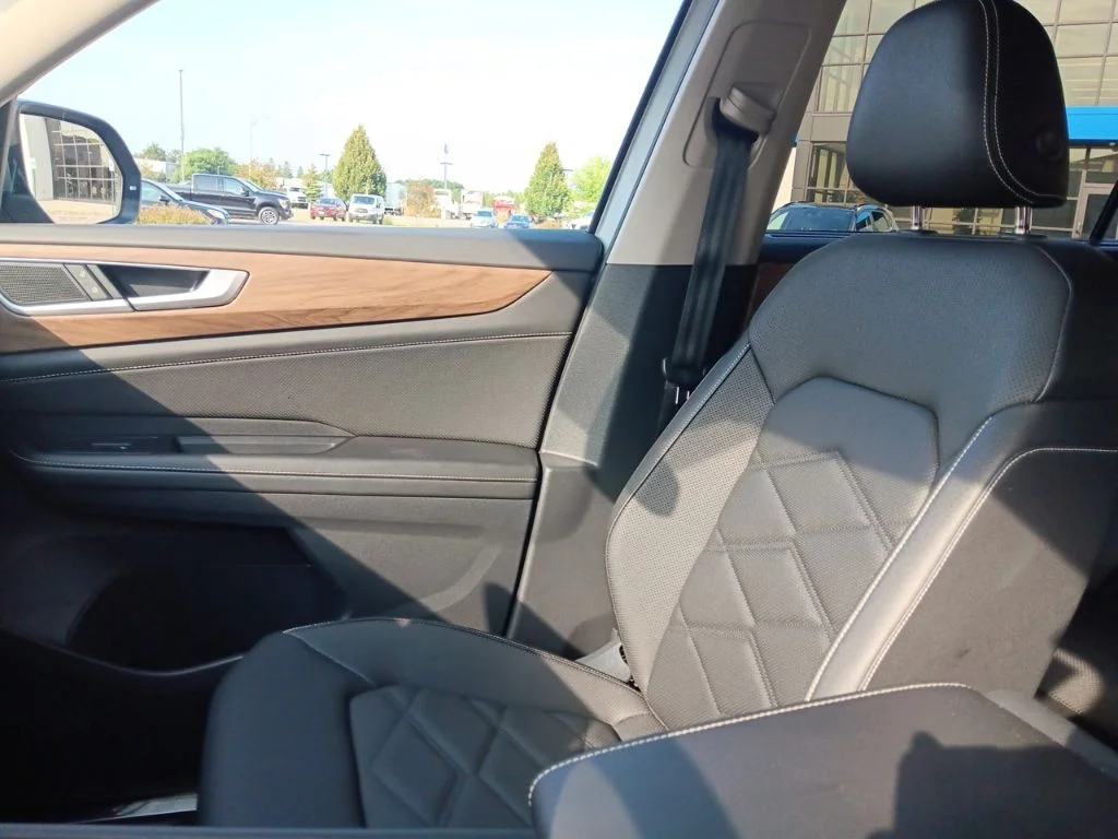 Used 2026 Black Volkswagen SE w/Technology image 25