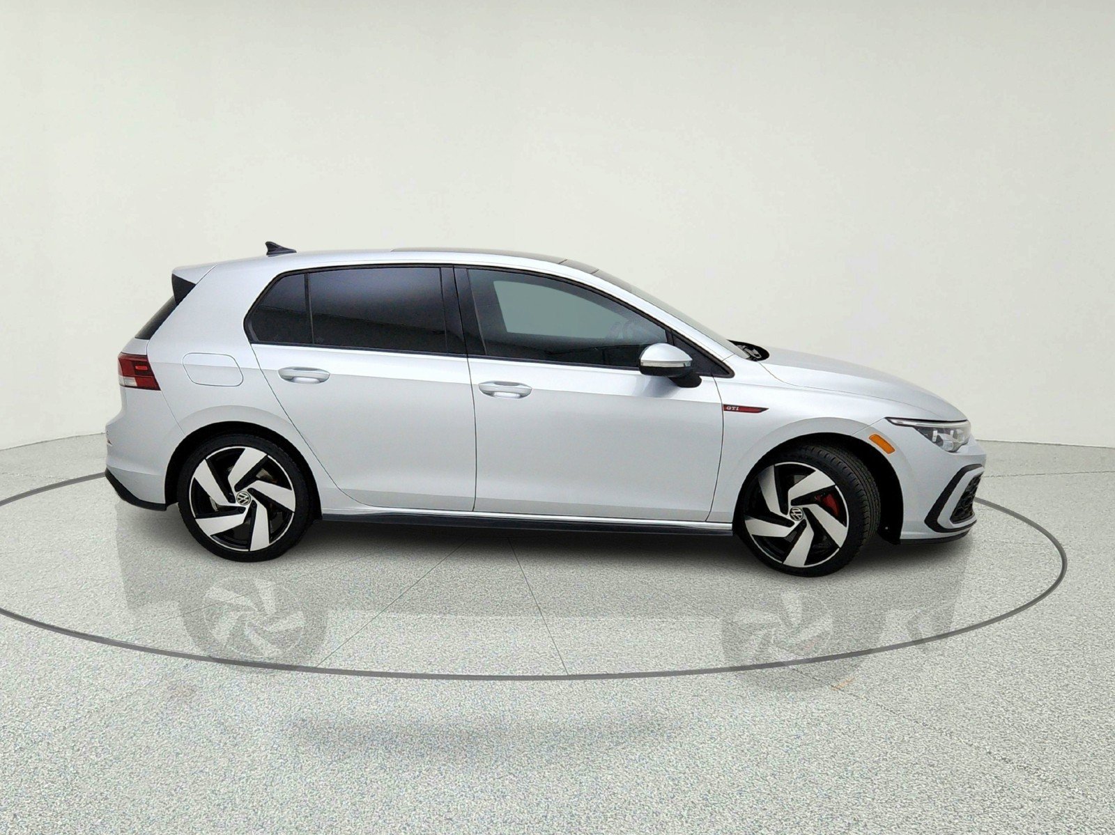 Used 2022 Reflex Silver Metallic Volkswagen SE image 12